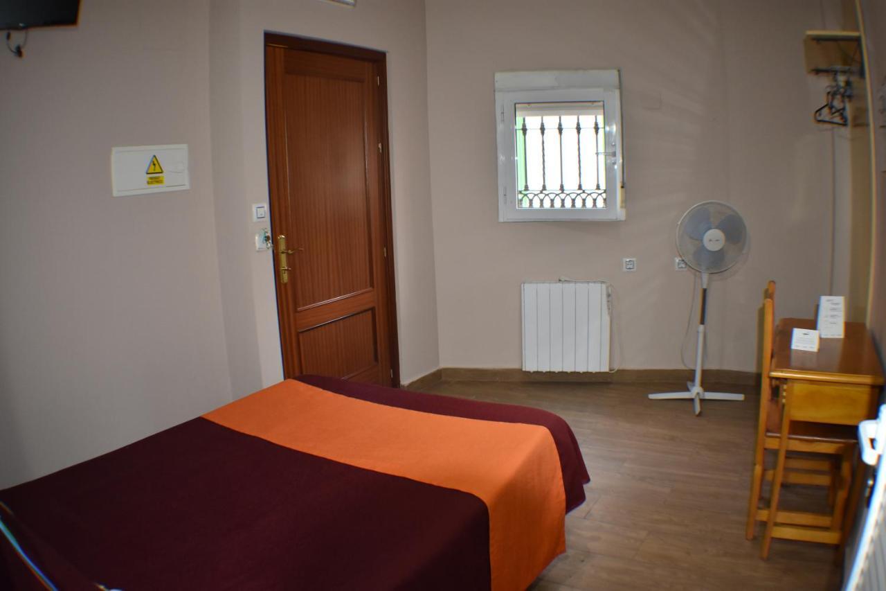 Hostal Alamare Севиля Екстериор снимка