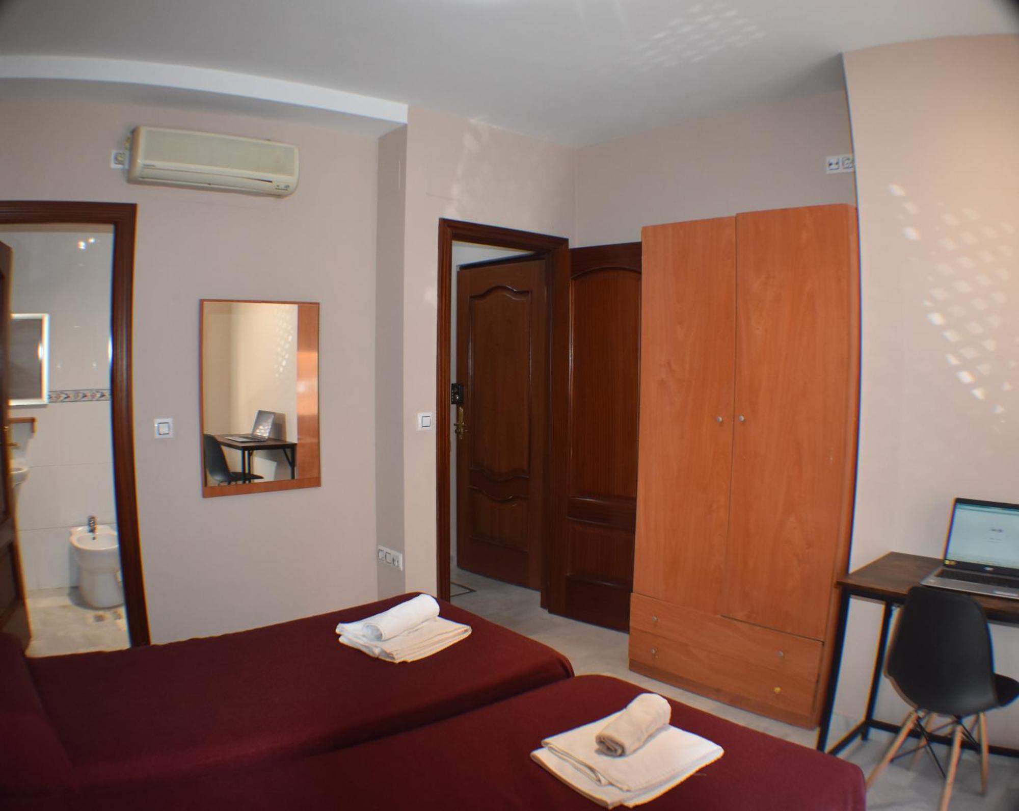 Hostal Alamare Севиля Екстериор снимка