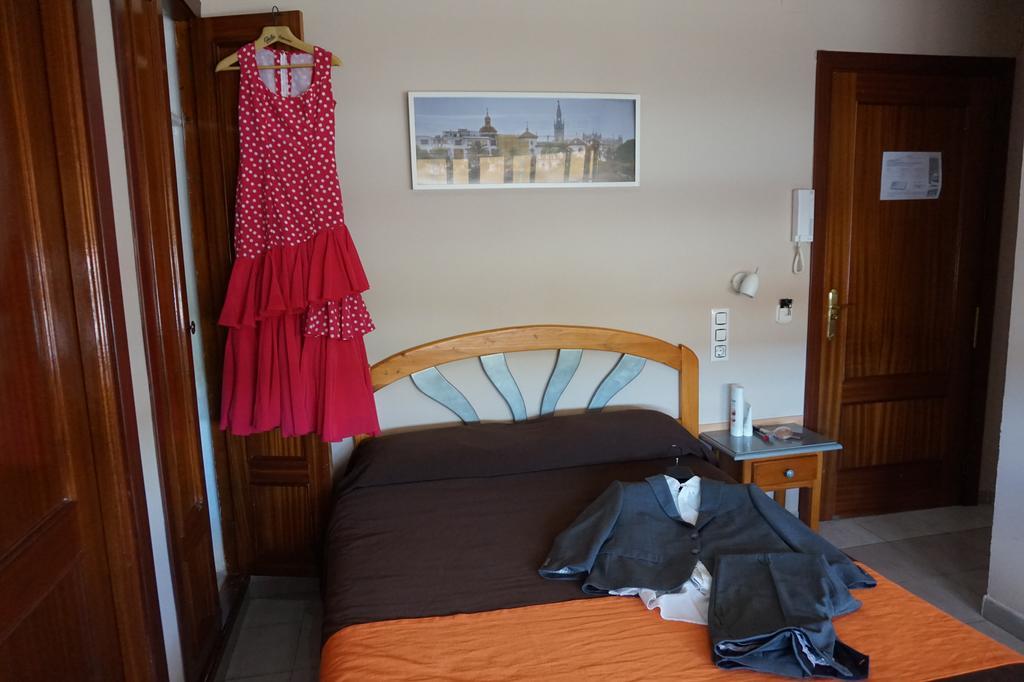 Hostal Alamare Севиля Екстериор снимка