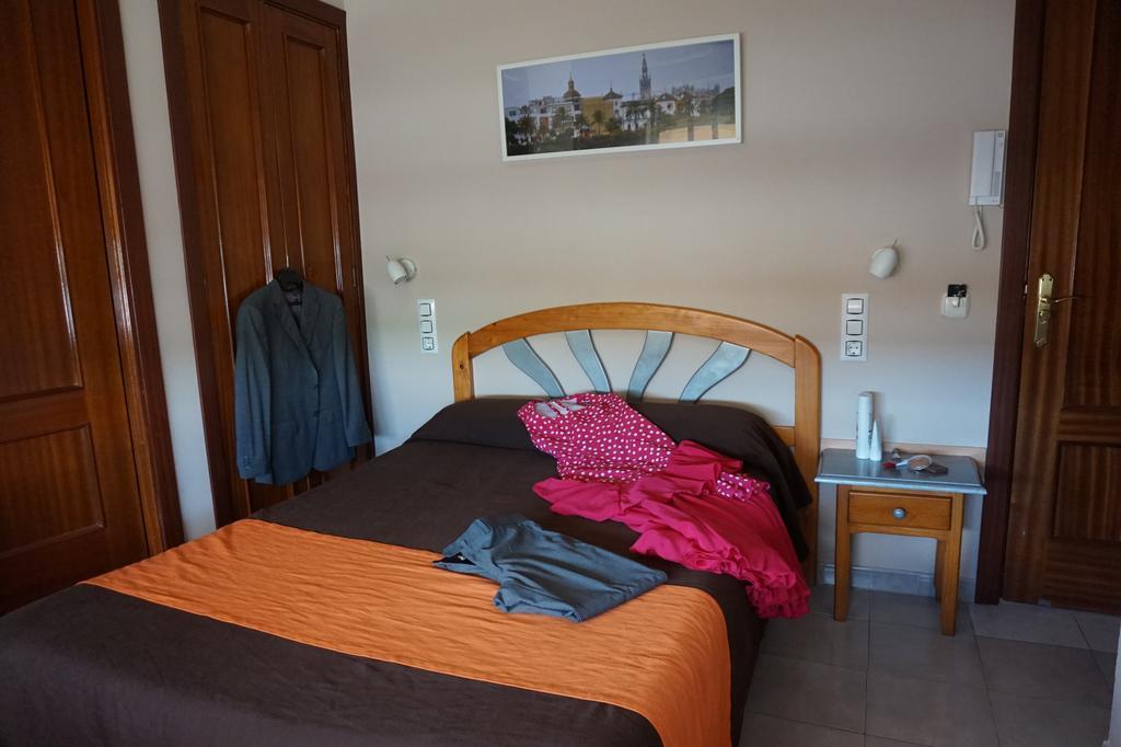 Hostal Alamare Севиля Екстериор снимка