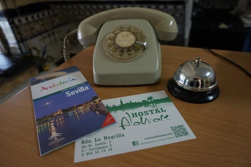 Hostal Alamare Севиля Екстериор снимка